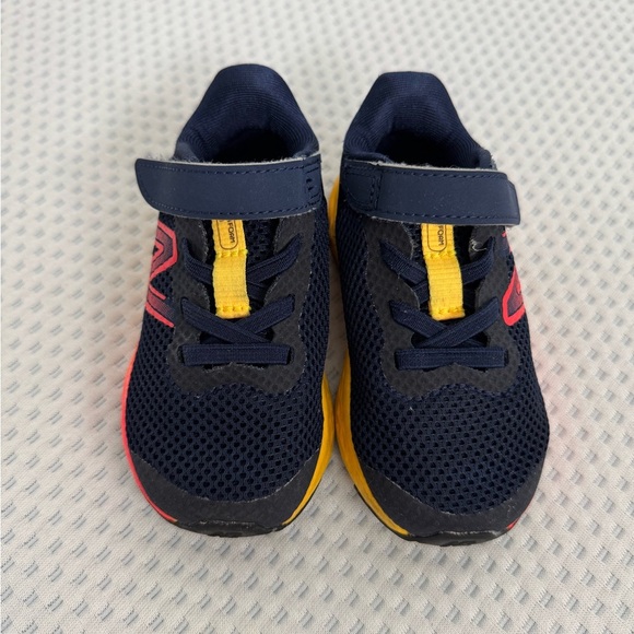 New Balance Fresh foam Arishi v4 bungee lace with Velcro top strap toddler sz 6 - Picture 3 of 8